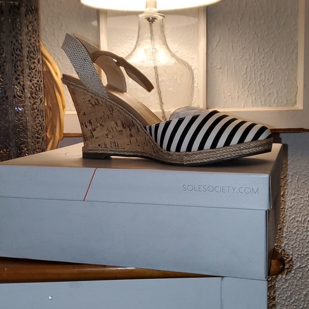 Sole society black striped sandals with cork size 10